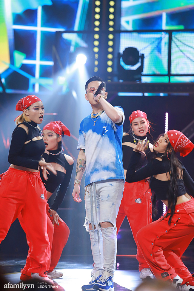 Rap Việt: Vượt mặt G.Ducky, Dế Choắt xuất sắc giành ngôi vị Quán quân-9