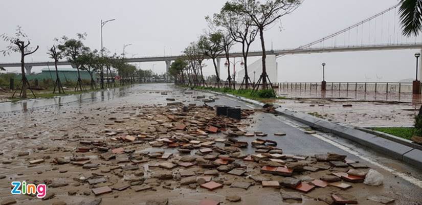 CẬP NHẬT BÃO SỐ 13: Quần thảo suốt 4 giờ vùng ven biển Thừa Thiên - Huế, đảo Cồn Cỏ (Quảng Trị) mất liên lạc hoàn toàn-12