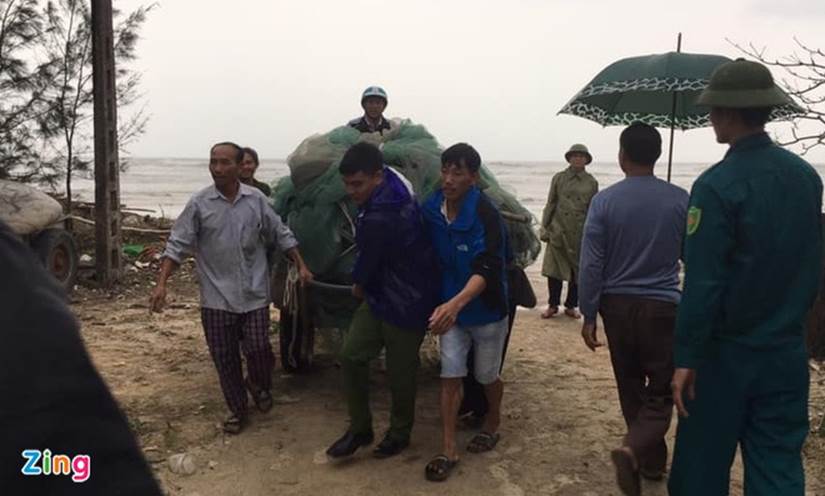 CẬP NHẬT BÃO SỐ 13: Quần thảo suốt 4 giờ vùng ven biển Thừa Thiên - Huế, đảo Cồn Cỏ (Quảng Trị) mất liên lạc hoàn toàn-15