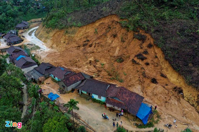 CẬP NHẬT BÃO SỐ 13: Quần thảo suốt 4 giờ vùng ven biển Thừa Thiên - Huế, đảo Cồn Cỏ (Quảng Trị) mất liên lạc hoàn toàn-18