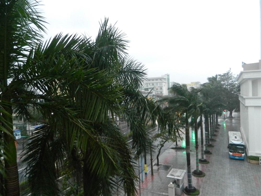 CẬP NHẬT BÃO SỐ 13: Quần thảo suốt 4 giờ vùng ven biển Thừa Thiên - Huế, đảo Cồn Cỏ (Quảng Trị) mất liên lạc hoàn toàn-3