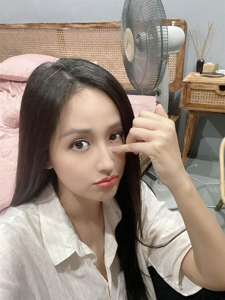 Mai Phương Thúy lộ ngay tóc bạc lởm chởm ở tuổi 32, chị em nên lưu ý những điều sau mới mong có mái tóc đen nháy bóng khỏe-1