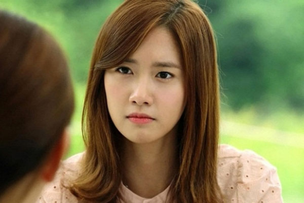 Đưa bạn gái đi ăn cùng công ty mà cô ấy cứ lấm lét nhìn họ, đến cuối bữa, một đồng nghiệp ghé tai hỏi tôi một câu mà tôi giật mình-1