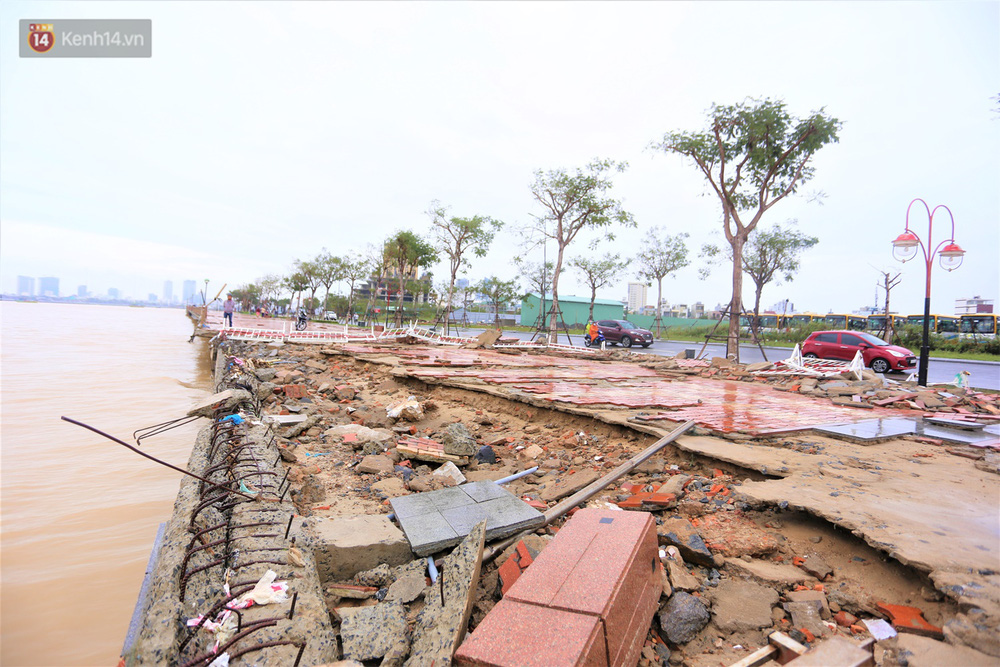 Ảnh: Lần đầu có cảnh nước sông Hàn dâng cao, tràn lên đường gây hư hại đường phố, vỉa hè-11