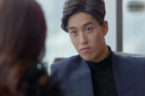 Cùng chồng đến nhà cô giáo của con trai, tôi lặng người trước món quà giản dị anh mua nhưng lại bất ngờ vì lời giải thích đằng sau-3