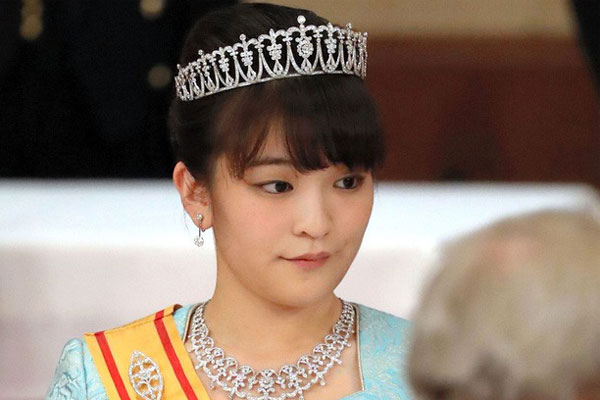 Công chúa Nhật từ chối nhận của hồi môn hơn 30 tỷ đồng, vị hôn phu quay trở về nhưng bị ném đá ngay lập tức-4