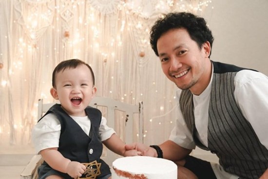 Rapper Đinh Tiến Đạt: Ngày nào còn lùm xùm chuyện tình cảm với Hari Won, giờ là bố bỉm sữa có cách dạy con đáng ngợi khen