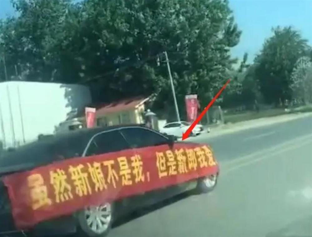 Rình rang mang 12 xe Audi đi rước dâu, chú rể chết đứng vì hành động của bạn gái cũ-2