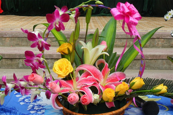 Mách bạn cách chọn và cắm hoa chào mừng ngày Nhà giáo Việt Nam 20/11 thật trang trọng, ý nghĩa-11