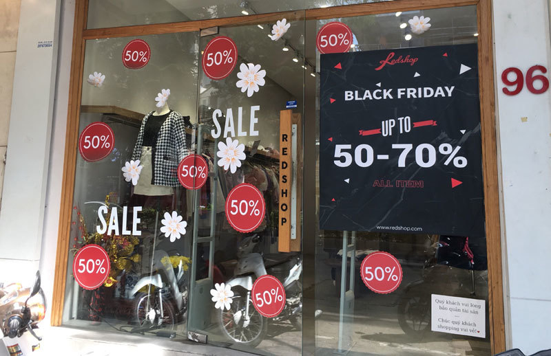 Chưa đến Black Friday đã bão giảm giá, quần áo giá 2.000 đồng-3