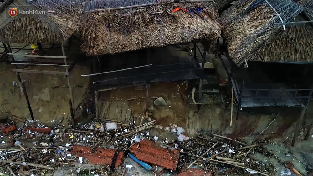 Người dân Hội An thẫn thờ nhìn bờ biển Cửa Đại, An Bàng tan hoang, hàng loạt căn nhà bị sóng biển nuốt chửng-8