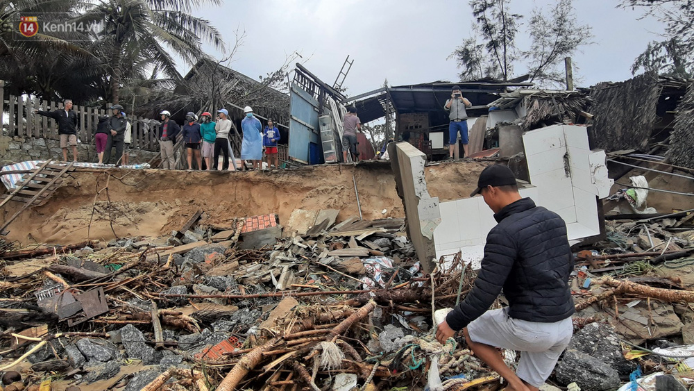 Người dân Hội An thẫn thờ nhìn bờ biển Cửa Đại, An Bàng tan hoang, hàng loạt căn nhà bị sóng biển nuốt chửng-16