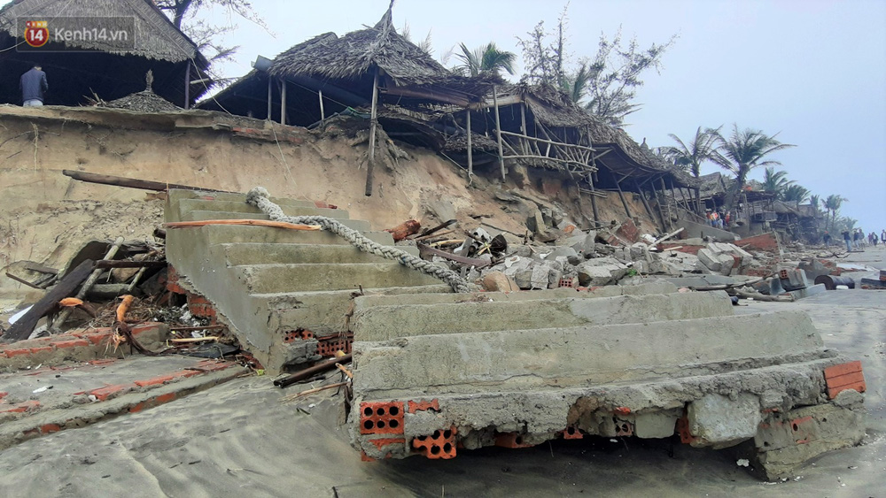 Người dân Hội An thẫn thờ nhìn bờ biển Cửa Đại, An Bàng tan hoang, hàng loạt căn nhà bị sóng biển nuốt chửng-18