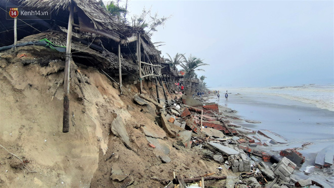 Người dân Hội An thẫn thờ nhìn bờ biển Cửa Đại, An Bàng tan hoang, hàng loạt căn nhà bị sóng biển nuốt chửng-5