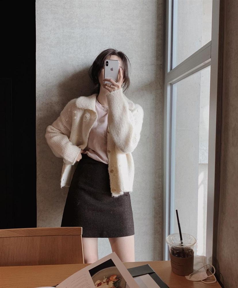 Là chân váy ngắn nhưng 4 kiểu này cực hợp mùa Đông, diện lên đã trẻ ra còn cao thêm ít nhất 5 phân-4