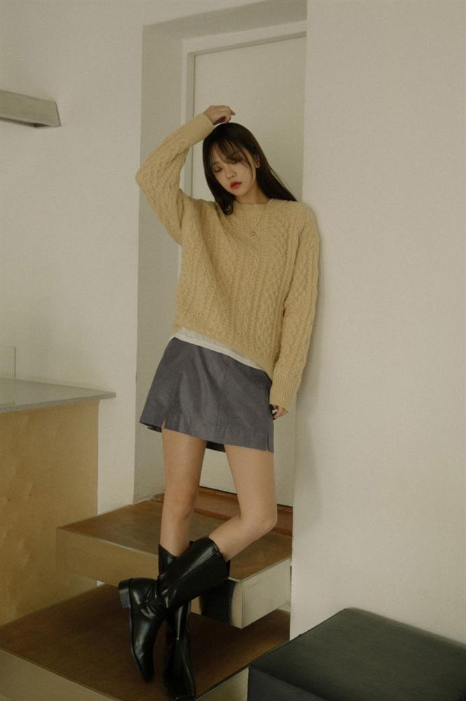 Là chân váy ngắn nhưng 4 kiểu này cực hợp mùa Đông, diện lên đã trẻ ra còn cao thêm ít nhất 5 phân-5