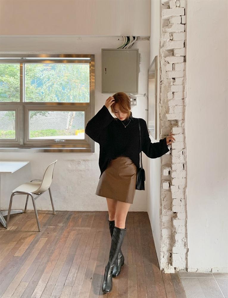 Là chân váy ngắn nhưng 4 kiểu này cực hợp mùa Đông, diện lên đã trẻ ra còn cao thêm ít nhất 5 phân-7