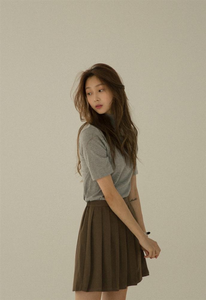 Là chân váy ngắn nhưng 4 kiểu này cực hợp mùa Đông, diện lên đã trẻ ra còn cao thêm ít nhất 5 phân-11