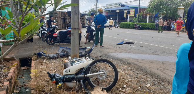 Khoảnh khắc đánh lái tránh nữ tài xế, xe ben lật nghiêng gây tai nạn kinh hoàng-3