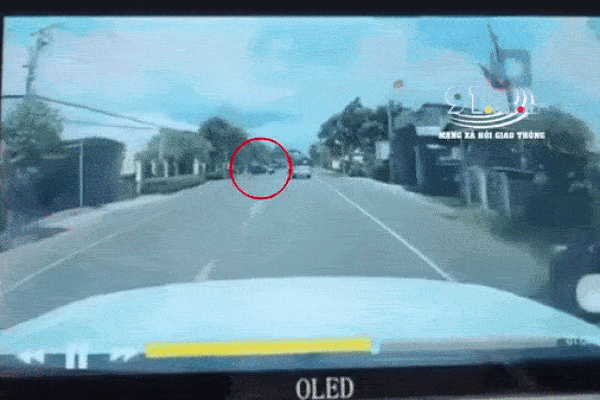 Ô tô gây tai nạn liên hoàn ở Hà Nội, tông xe biển xanh và hàng loạt phương tiện giữa phố-2