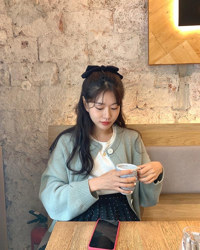 Tóc xoăn có đến 5 cách tạo kiểu xinh lịm tim, biết hết rồi bạn sẽ chẳng muốn ép tóc thẳng làm gì nữa!-4