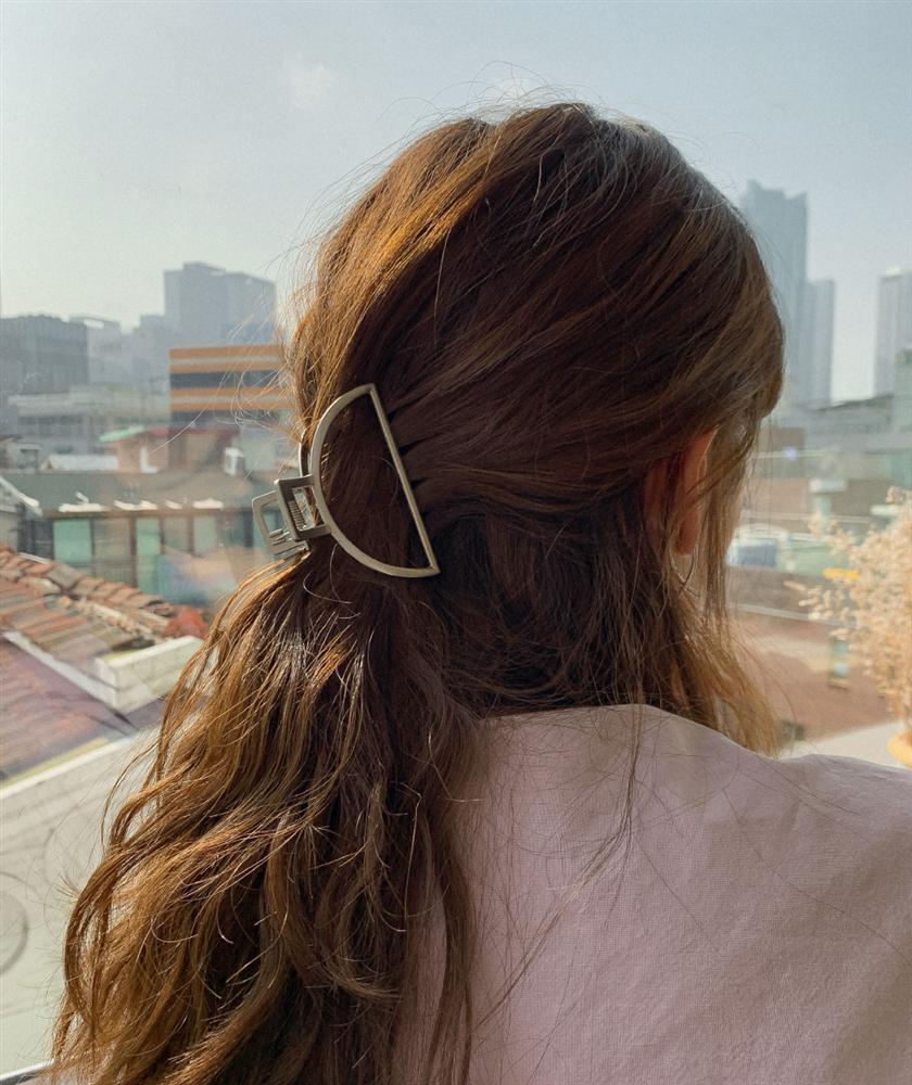 Tóc xoăn có đến 5 cách tạo kiểu xinh lịm tim, biết hết rồi bạn sẽ chẳng muốn ép tóc thẳng làm gì nữa!-10