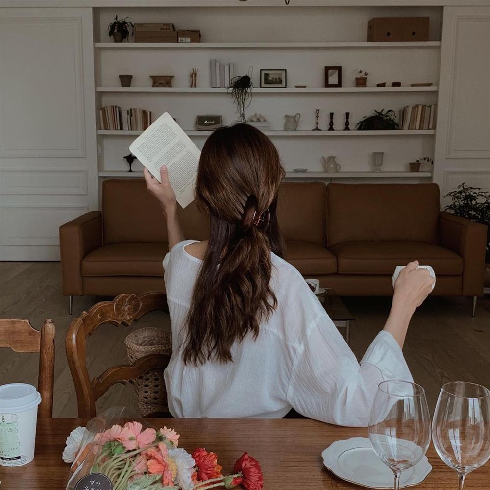 Tóc xoăn có đến 5 cách tạo kiểu xinh lịm tim, biết hết rồi bạn sẽ chẳng muốn ép tóc thẳng làm gì nữa!-11