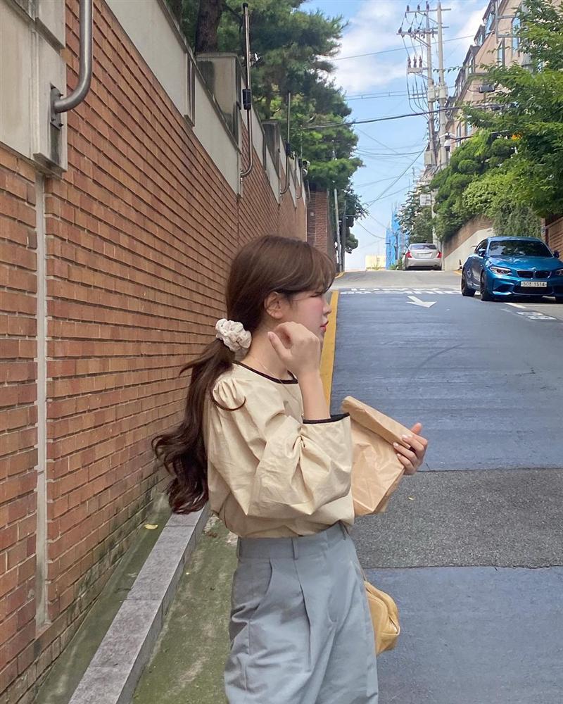 Tóc xoăn có đến 5 cách tạo kiểu xinh lịm tim, biết hết rồi bạn sẽ chẳng muốn ép tóc thẳng làm gì nữa!-6