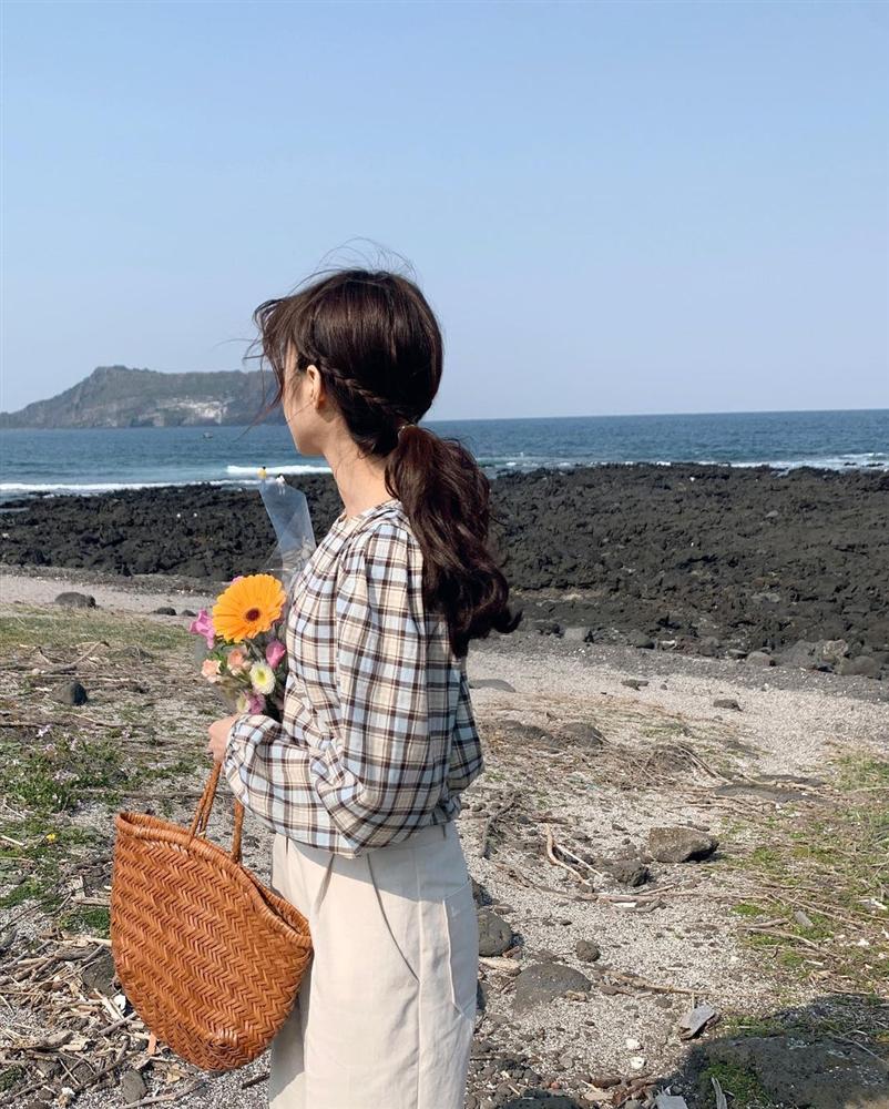 Tóc xoăn có đến 5 cách tạo kiểu xinh lịm tim, biết hết rồi bạn sẽ chẳng muốn ép tóc thẳng làm gì nữa!-8