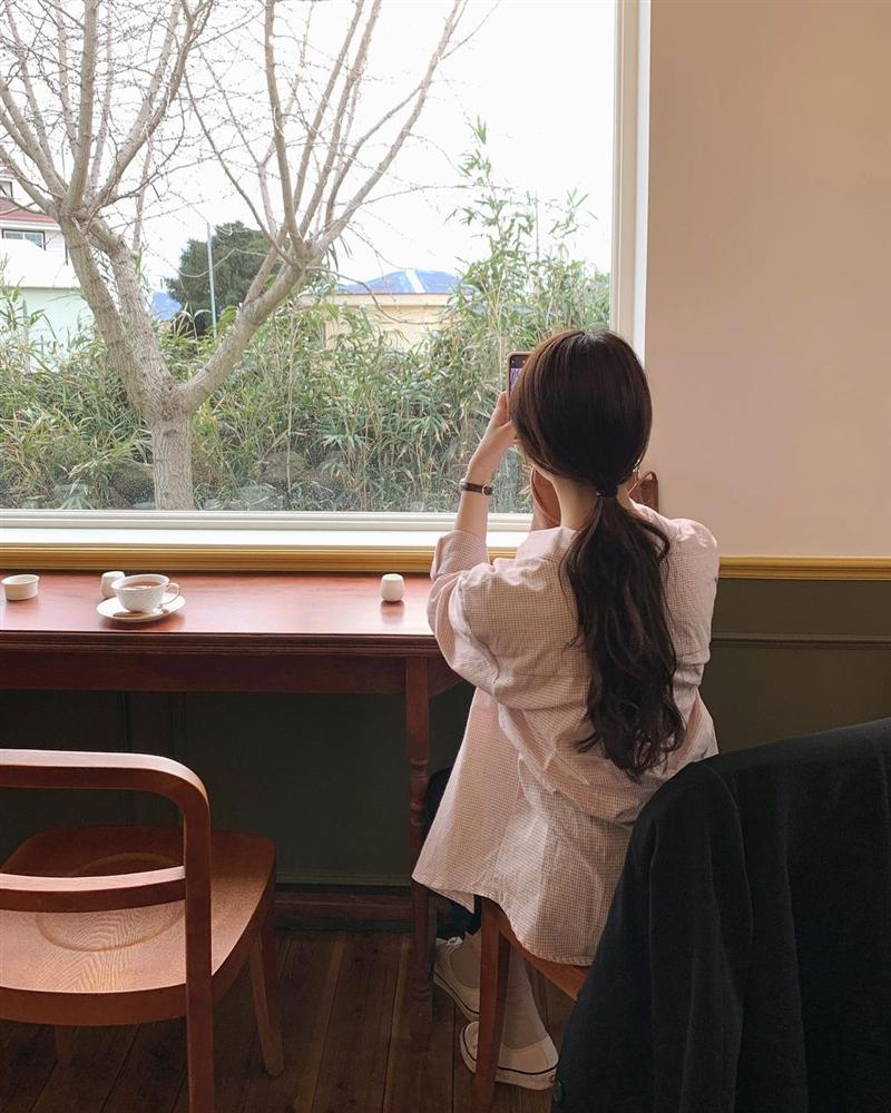 Tóc xoăn có đến 5 cách tạo kiểu xinh lịm tim, biết hết rồi bạn sẽ chẳng muốn ép tóc thẳng làm gì nữa!-9