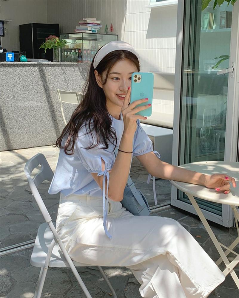 Tóc xoăn có đến 5 cách tạo kiểu xinh lịm tim, biết hết rồi bạn sẽ chẳng muốn ép tóc thẳng làm gì nữa!-17