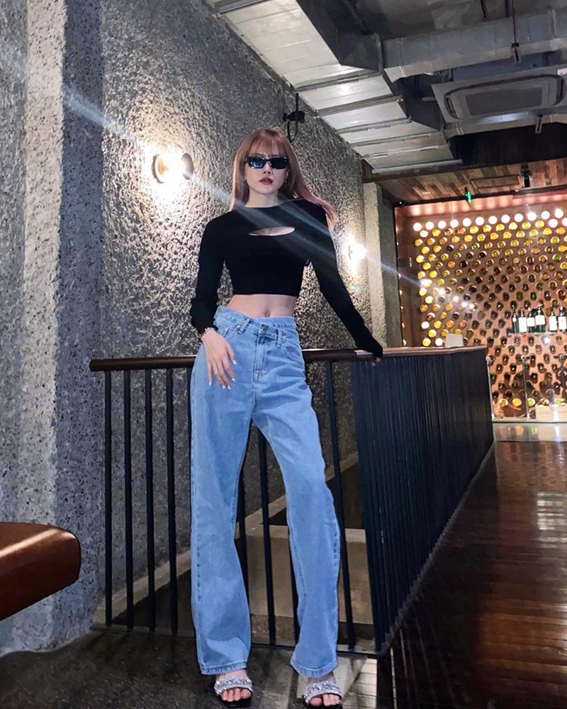 STREET STYLE: Thúy Vi diện váy như đồ ngủ - Đào Bá Lộc ngày càng nữ tính-1