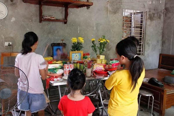 Chồng lao vào giải cứu vợ bị 7 đối tượng kéo lê lên xe ô tô, đâm chết 1 người-4