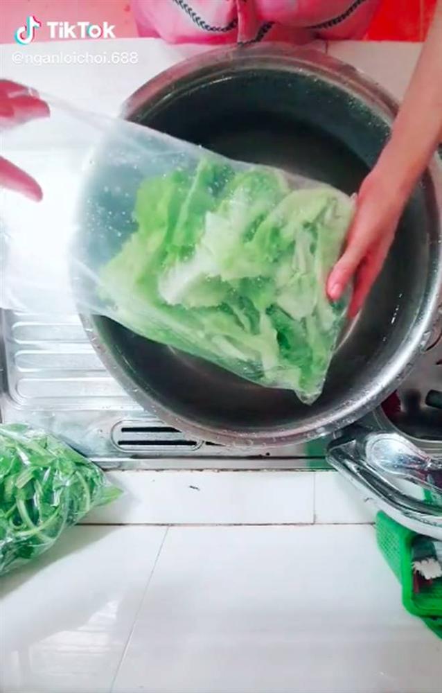 Cô gái chia sẻ mẹo hút chân không tại nhà giúp bảo quản thực phẩm được lâu hơn, tất cả chỉ nhờ thao tác đơn giản này-1