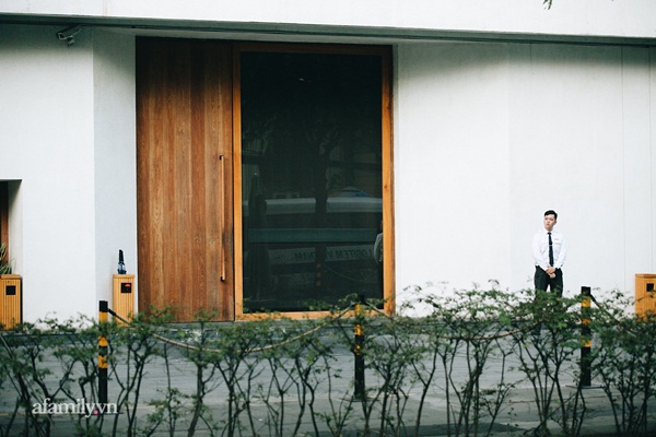 Lộ diện người mang váy cưới của vợ Công Phượng tới khách sạn, mọi lối đi được rào chắn đến tuyệt mật, nhất cử nhất động của người lạ cũng sẽ bị hỏi thăm-1