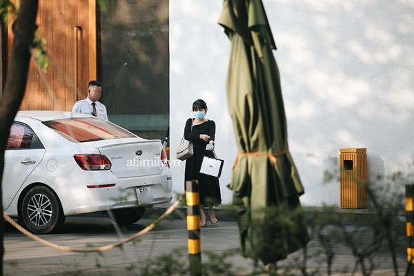 Lộ diện người mang váy cưới của vợ Công Phượng tới khách sạn, mọi lối đi được rào chắn đến tuyệt mật, nhất cử nhất động của người lạ cũng sẽ bị hỏi thăm-3