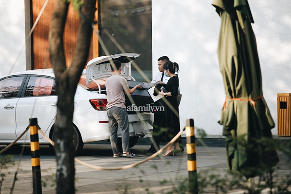 Lộ diện người mang váy cưới của vợ Công Phượng tới khách sạn, mọi lối đi được rào chắn đến tuyệt mật, nhất cử nhất động của người lạ cũng sẽ bị hỏi thăm-4