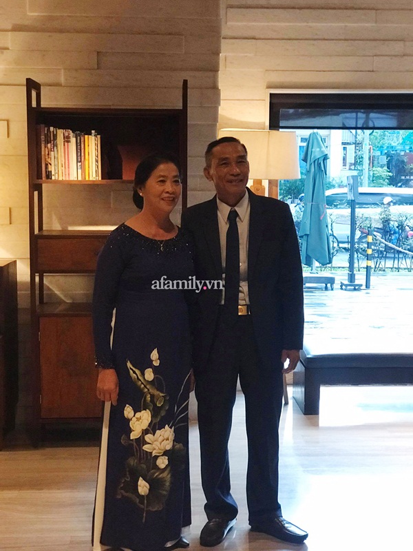 HOT: Công Phượng, Viên Minh đã đến khách sạn nhưng giữ kín hình ảnh tuyệt đối bằng lối đi riêng, bố mẹ chú rể tiết lộ bất ngờ về nàng dâu mới-6