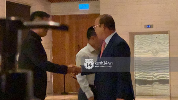 Clip HLV Park Hang-seo lên đồ trang trọng, tay bắt mặt mừng tại siêu đám cưới của Công Phượng-2