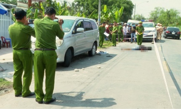 Tình tiết bất ngờ vụ chồng đâm chết người để giải cứu vợ ở Vĩnh Long: Mẹ ruột thuê 6 đối tượng đến bắt con gái-1