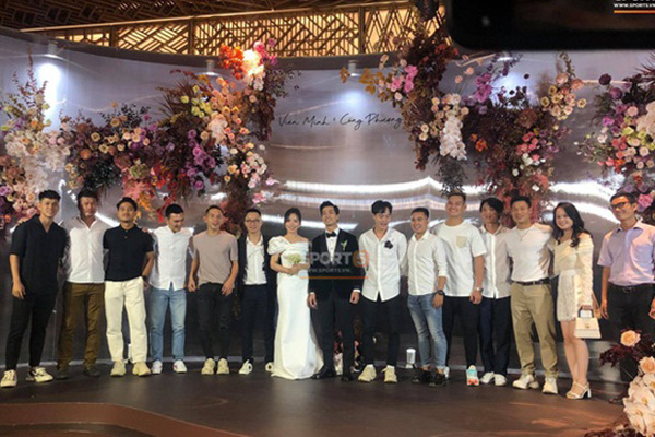 Hôn lễ bảo mật bậc nhất của Công Phượng: Từ tấm thiệp mời khiến tất cả phải xôn xao cho đến lời nhắn nhủ nhẹ nhưng đầy sức nặng trong đám cưới!-4