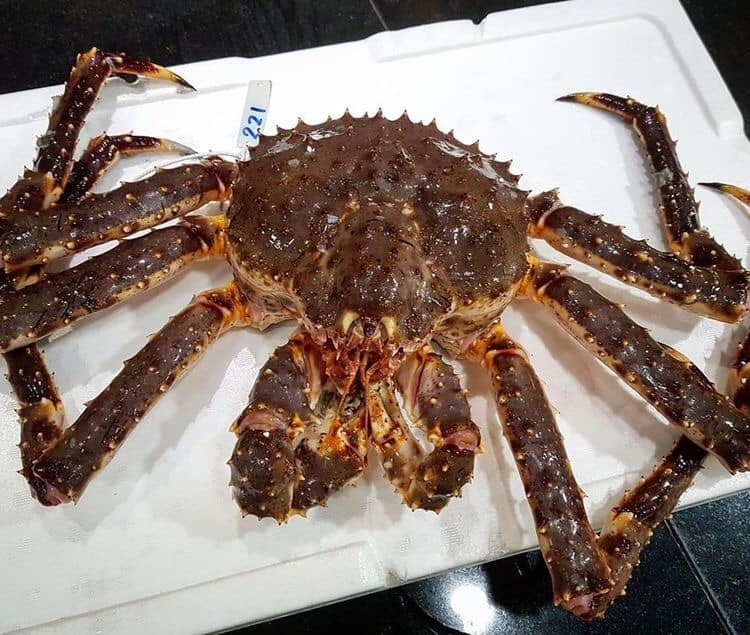 Hoàng đế hấp hối, bà nội trợ chung tiền mua cua siêu rẻ-2