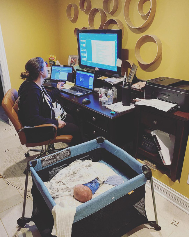 Đoạn video đã gây bão mạng khi khắc họa chân thực cuộc sống quay cuồng của bà mẹ ở nhà vừa làm việc vừa chăm con-1