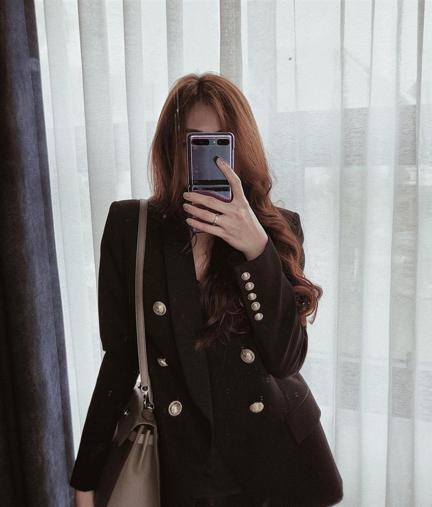 5 mẫu áo khoác được các mỹ nhân Việt lăng xê tích cực vì mặc kiểu gì cũng đẹp và 100% sành điệu-3