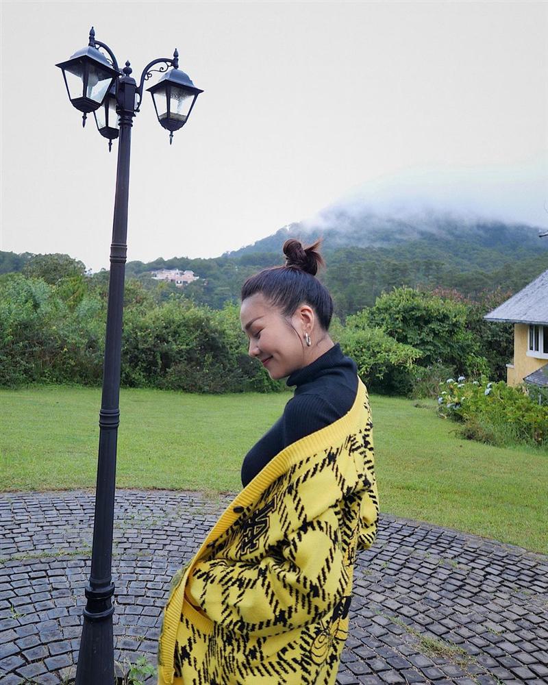 5 mẫu áo khoác được các mỹ nhân Việt lăng xê tích cực vì mặc kiểu gì cũng đẹp và 100% sành điệu-15