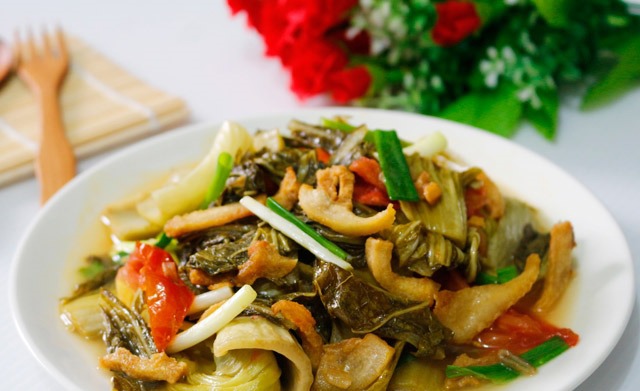 6 món với dưa chua thơm ngon cực hợp ngày mưa lạnh-6