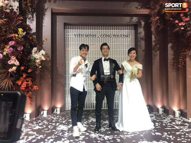 Văn Toàn gây cười trong lễ cưới của Công Phượng, nhăm nhe cướp rể khỏi tay cô dâu sau bữa tiệc-1