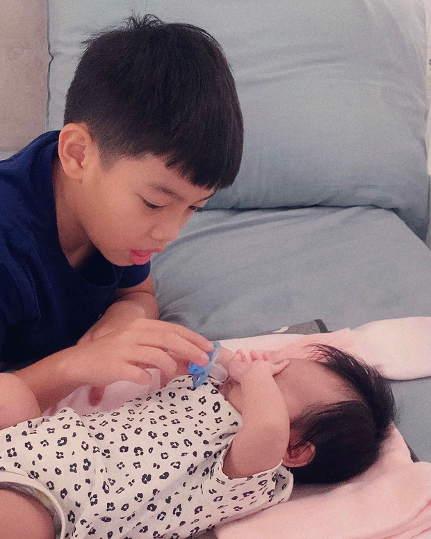 Mới 10 tuổi, Subeo đã ra dáng anh trai lớn, thay bố Cường Đô La tự mình ru em gái ngủ-2