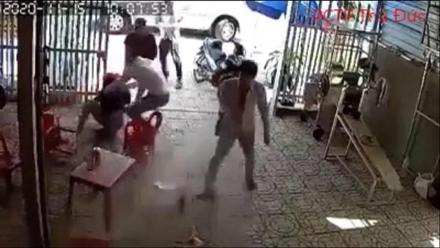 Vợ bị bắt cóc, chồng chống trả để bảo vệ: Tình huống nào người chồng được miễn trách nhiệm hình sự?-1