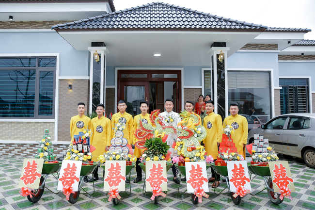 Chú rể Thái Nguyên chịu chơi, chi tiền triệu tậu dàn siêu xe bê lễ, hô biến đám hỏi trở nên chất như nước cất khiến ai cũng trầm trồ-1